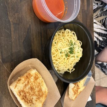 WD Cravings - Spaghetti & garlic bread - Breakfast & Brunch Near Me - Omaha, Nebraska WD Cravings - Spaghetti & garlic bread - Breakfast & Brunch Near Me - Omaha, Nebraska