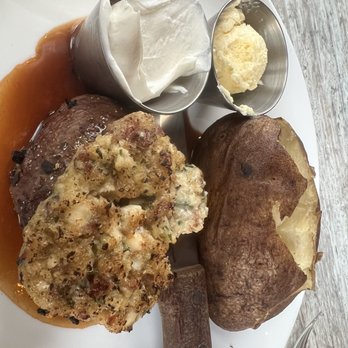 Walnut Grill - Small filet mignon w/ baked potato - American Near Me - Wexford, Pennsylvania Walnut Grill - Small filet mignon w/ baked potato - American Near Me - Wexford, Pennsylvania