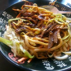 JIA - the taste of home - Nudeln mit Öl, Chili, Sojasauce und Rindfleischstreifen