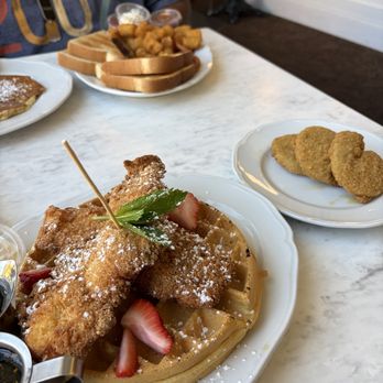 Culp's Cafe - Chicken & Waffles, fried green tomatoes- As good as it looks! - Breakfast & Brunch Near Me - Dayton, Ohio