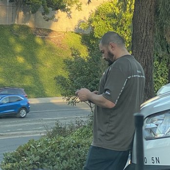 U-Haul - Lazy U-Haul worker texting and refusing to help us. - Self Storage Near Me - San Diego, California U-Haul - Lazy U-Haul worker texting and refusing to help us. - Self Storage Near Me - San Diego, California
