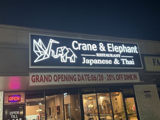 Crane & Elephant by null