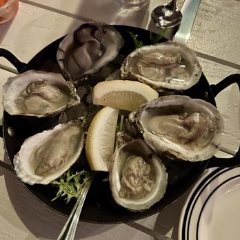 Perla Raw Bar - NC Oysters - Seafood Near Me - Wilmington, North Carolina Perla Raw Bar - NC Oysters - Seafood Near Me - Wilmington, North Carolina