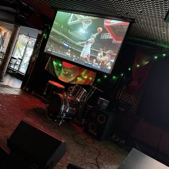 The Red Lion - Live stage - Pubs Near Me - New York, New York The Red Lion - Live stage - Pubs Near Me - New York, New York