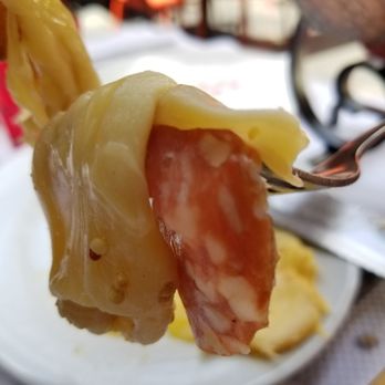 Le Chalet Savoyard - This is how you do it! - Fondue Near Me - Paris, 75