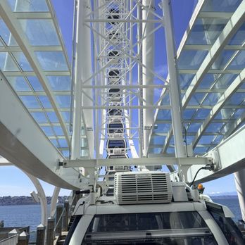 The Seattle Great Wheel - Amusement Parks Near Me - Seattle, Washington