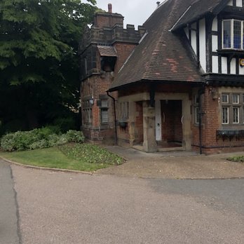 Abbey Park - Majestic old building at the entrance - Parks Near Me - Leicester, LEC