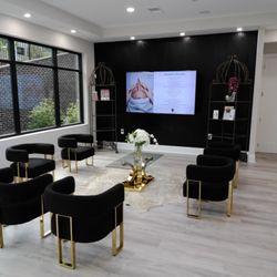 Body Symmetry MD - Lobby