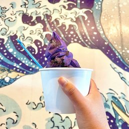 Soft serve ube swirl w/ oreo toppings!