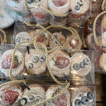 Sunmerry Bakery - Festive dessert when you fall in line. - Bakeries Near Me - San Diego, California Sunmerry Bakery - Festive dessert when you fall in line. - Bakeries Near Me - San Diego, California