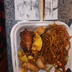 Pho Golden  Bowl - Shrimp Lo mein wirh appetizers $20.50