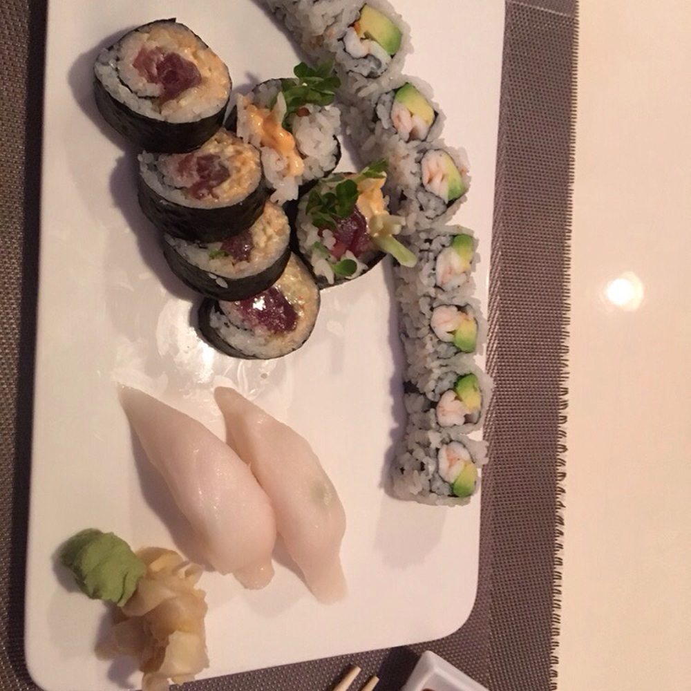 2 roll lunch and amazing white tuna! 2 roll lunch and amazing white tuna!