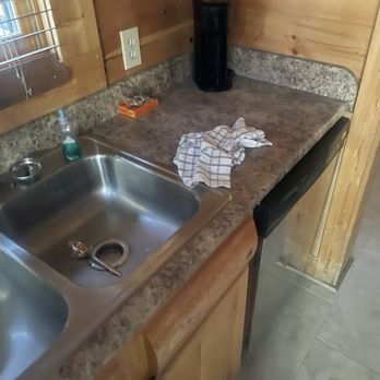 Cabins USA - Dirty towels - Vacation Rentals Near Me - Sevierville, Tennessee