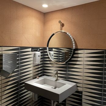 Nando's Peri-Peri - 2 Single Bathrooms - Portuguese Near Me - Washington, DC, District of Columbia Nando's Peri-Peri - 2 Single Bathrooms - Portuguese Near Me - Washington, DC, District of Columbia