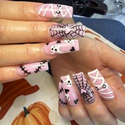 Demure Nails & Spa