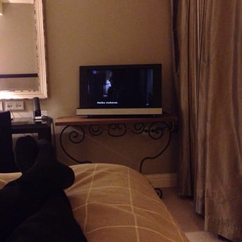 Hotel Haven - Small B&O television with great sound but poor aspect-ratio in hotel room. - Hotels Near Me - Helsinki, 18