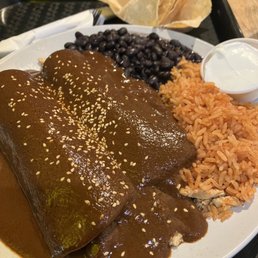 Mole enchiladas