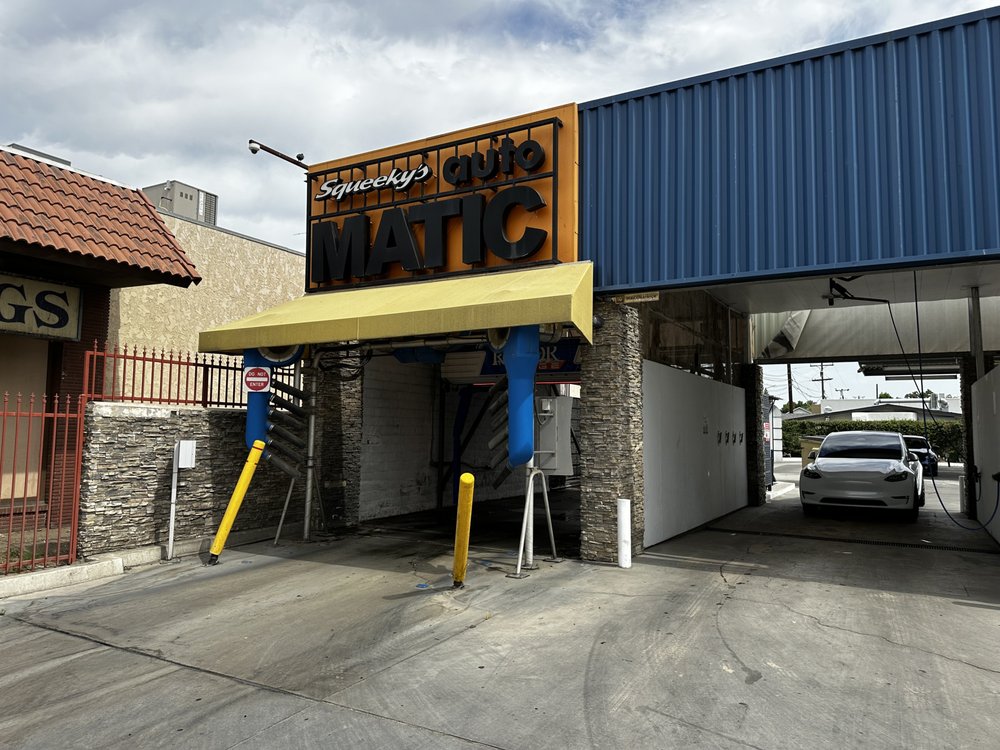 Squeekys Car Wash, Bakersfield Roadtrippers