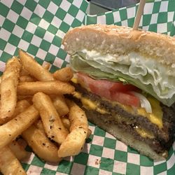 Getaway Tavern - Double Cheeseburger - Good burger!