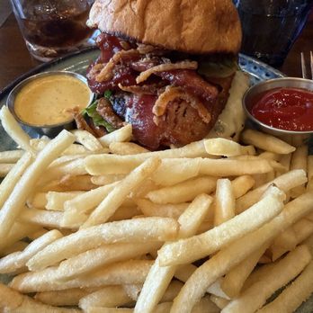 Park Distillery - Bison burger - Canadian (New) Near Me - Banff, Alberta Park Distillery - Bison burger - Canadian (New) Near Me - Banff, Alberta