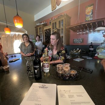 Tehachapi Wine and Cattle - wine bar and great staff - Wineries Near Me - Tehachapi, California
