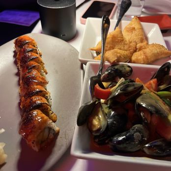 Mon Jin Lau - Happy hour! - Asian Fusion Near Me - Troy, Michigan