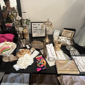 Urbana Boutique - Women's Clothing Near Me - Oakmont, Pennsylvania Urbana Boutique - Women's Clothing Near Me - Oakmont, Pennsylvania