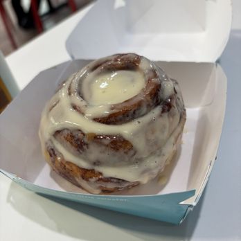 Cinnabon Swirl - Classic roll - Bakeries Near Me - Pasadena, California