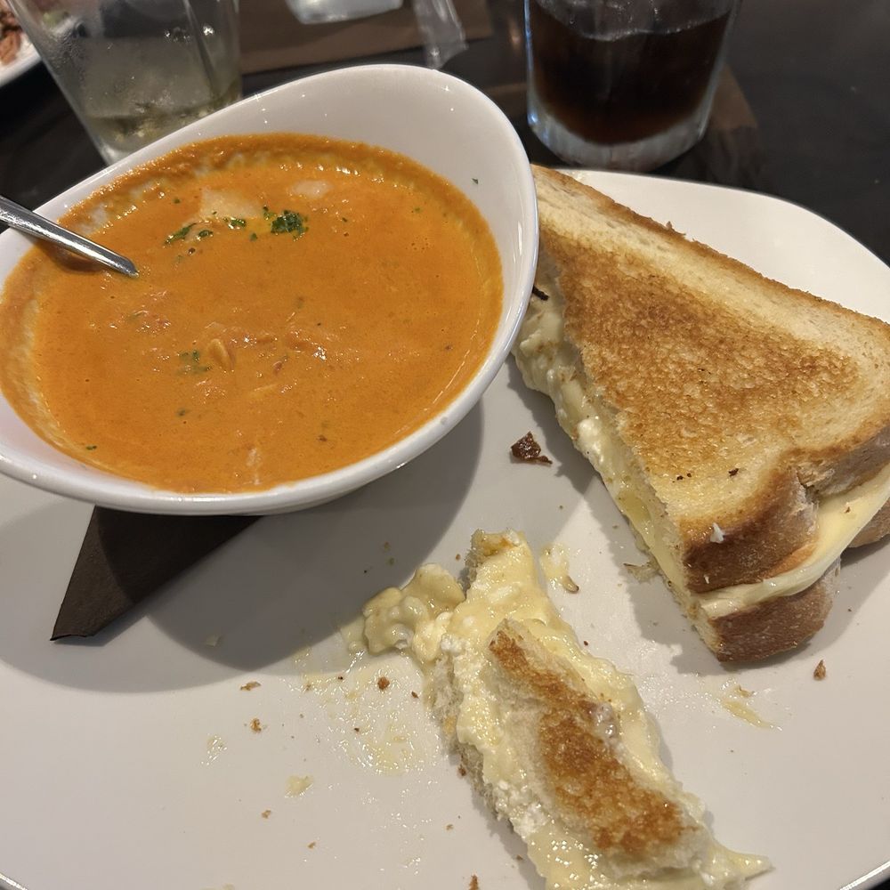 Grilled Cheese & Tomato Soup Grilled Cheese & Tomato Soup