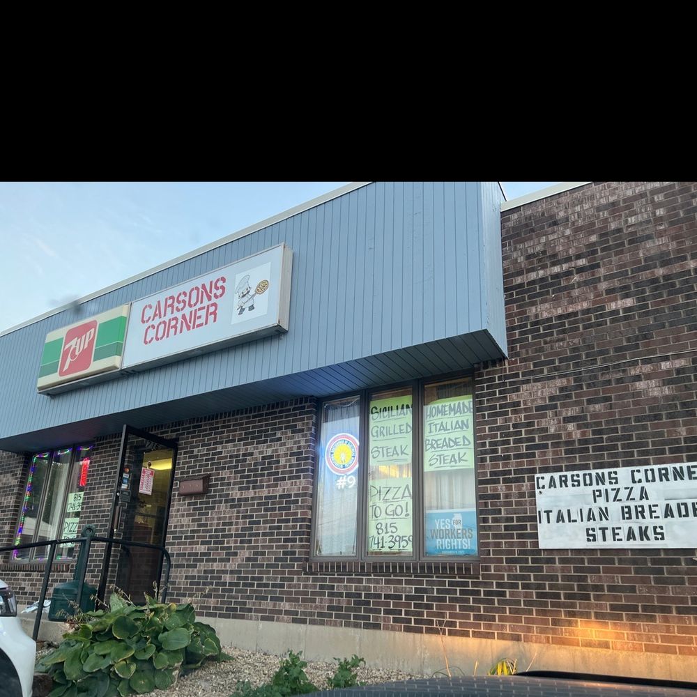 Front of Carsons Corner pizza.