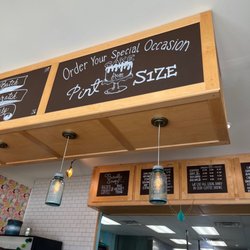 Pint Size Bakery & Coffee - Pint size signage