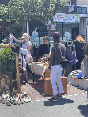 Inner Sunset Flea Market~2nd Sundays April to November 2024 by null