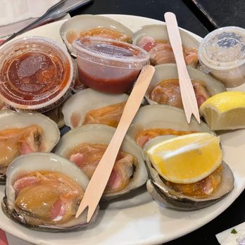 Randazzo's Clam Bar - little necks - Seafood Near Me - Brooklyn, New York