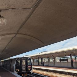 Eisenhower Avenue Metro Station