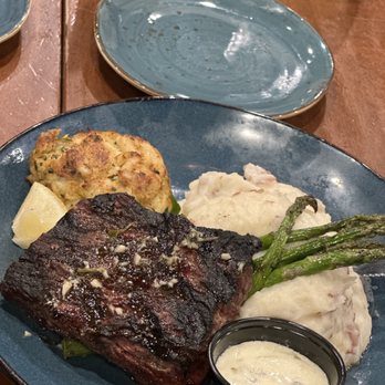 Phillips Seafood - Steak and Crabcake - Seafood Near Me - Baltimore, Maryland