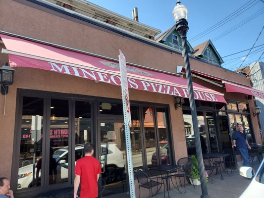 Mineo's Pizza House by null