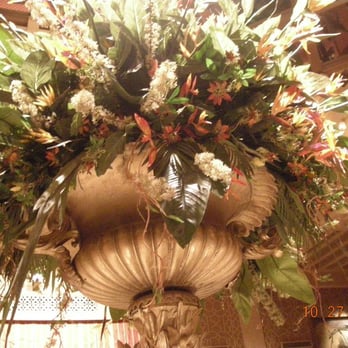 The Drake - Fountain and Flowers in the Center of the Afternoon Tea Room - Hotels Near Me - Chicago, Illinois The Drake - Fountain and Flowers in the Center of the Afternoon Tea Room - Hotels Near Me - Chicago, Illinois