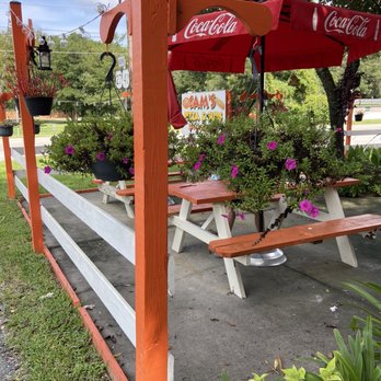 Sam’s Pizza And Subs - Dining Area outside - Chicken Wings Near Me - High Springs, Florida Sam’s Pizza And Subs - Dining Area outside - Chicken Wings Near Me - High Springs, Florida