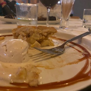 Rucula - La tarta de manzana es buena pero recomiendo mas el mostachón. - Steakhouses Near Me - Santiago de Querétaro, QUE
