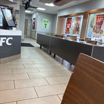 KFC - Empty restaurant - Fast Food Near Me - Ventura, California KFC - Empty restaurant - Fast Food Near Me - Ventura, California