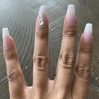 MIX 6 NAIL LOUNGE - Crooked Rhinestones - Nail Salons Near Me - Cedar Park, Texas