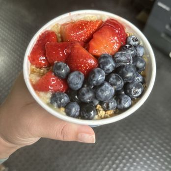 Playa Bowls - Berry Good Morning Oatmeal Bowl - Acai Bowls Near Me - White Plains, New York Playa Bowls - Berry Good Morning Oatmeal Bowl - Acai Bowls Near Me - White Plains, New York