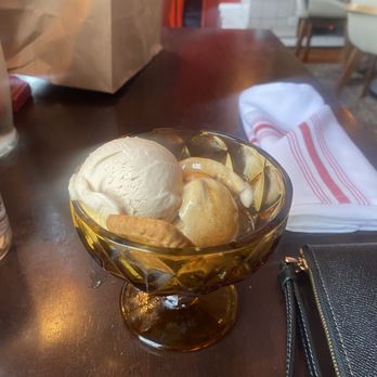 Mama’s on Main - Biscoff cookie and espresso ice cream - Wine Bars Near Me - Covington, Kentucky