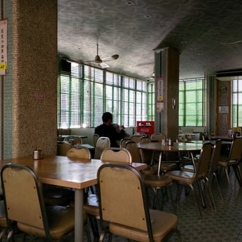 美都餐室 - Old school pillars and decor - Hong Kong Style Cafe Near Me - Hong Kong, HK 美都餐室 - Old school pillars and decor - Hong Kong Style Cafe Near Me - Hong Kong, HK