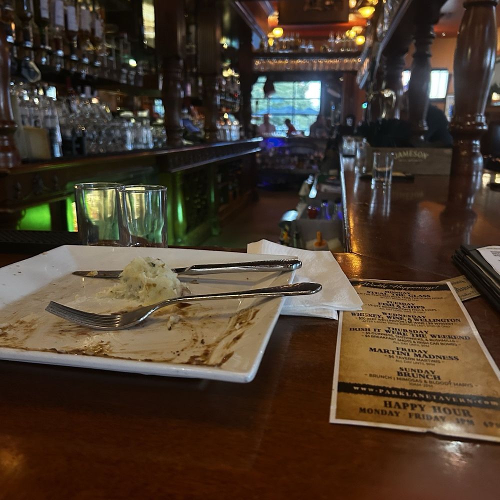 This was my view most of the night...where are the bartenders?