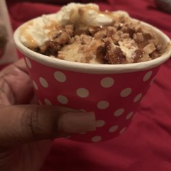 Sloppy Dogg - Side view of the ice cream Sunday. Yummy