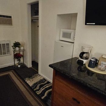 Cedar Lodge Motel - Hotels Near Me - Dunsmuir, California
