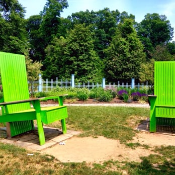 Rutgers Gardens - Seating for giants - Botanical Gardens Near Me - New Brunswick, New Jersey Rutgers Gardens - Seating for giants - Botanical Gardens Near Me - New Brunswick, New Jersey