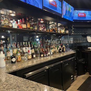 Illusions Restaurant and Bar - Bar - Cocktail Bars Near Me - Glen Burnie, Maryland