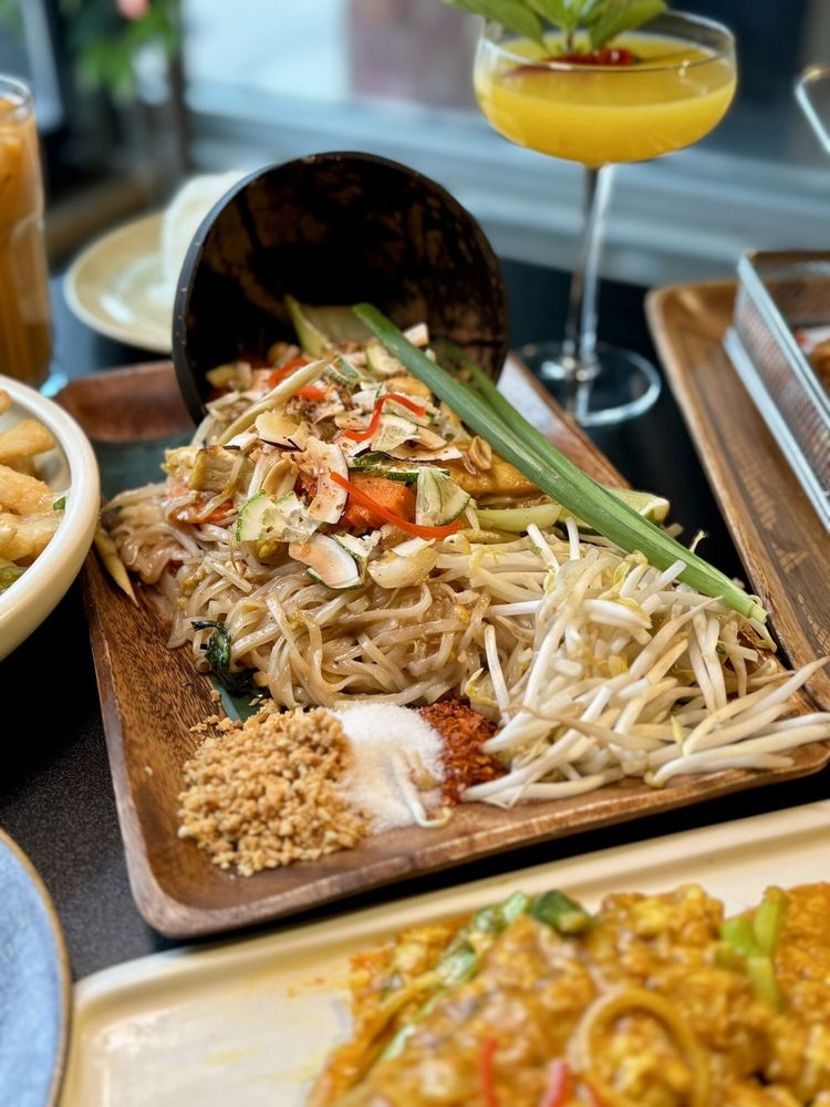 EAT BKK Thai Bar & Restaurant 